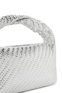 کیف زنانه مینی دستی نقره‌ای بند بلند بافت‌دار دری مد