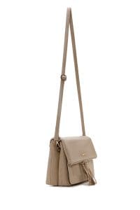 کیف کراس بادی زنانه چرم بژ بند بلند دری مد