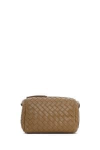 کیف کراس بادی زنانه چرم بژ تیره بافت‌دار دری مد