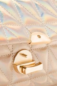 کیف کراس بادی زنانه چرم طلایی بند بلند طرح‌دار کاپیتونه دری مد