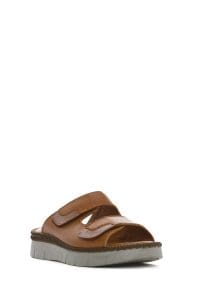 دمپایی راحتی زنانه چرم قهوه‌ای دو بندی دری مد