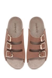 دمپایی راحتی زنانه چرم نوبوک بژ سگک‌دار دری مد