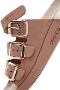 دمپایی راحتی زنانه چرم نوبوک بژ سگک‌دار دری مد