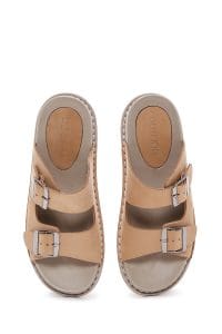 دمپایی راحتی زنانه چرم نوبوک بژ سگک‌دار دری مد