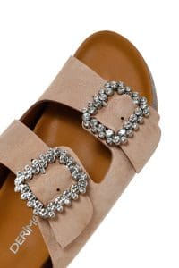 دمپایی زنانه جیر صورتی کم‌رنگ سگک‌دار نگین‌دار دری مد