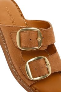 دمپایی زنانه راحتی چرمی جیر صورتی کم‌رنگ سگک‌دار دری مد