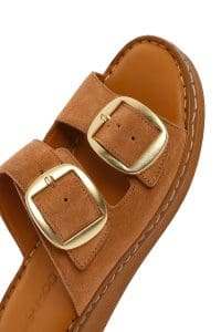 دمپایی زنانه راحتی چرمی جیر صورتی کم‌رنگ سگک‌دار دری مد