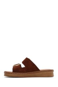 دمپایی زنانه راحتی چرمی جیر قهوه‌ای روشن سگک‌دار دری مد