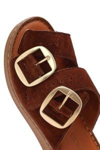 دمپایی زنانه راحتی چرمی جیر قهوه‌ای روشن سگک‌دار دری مد