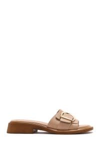 دمپایی زنانه چرمی بژ سگک‌دار دری مد