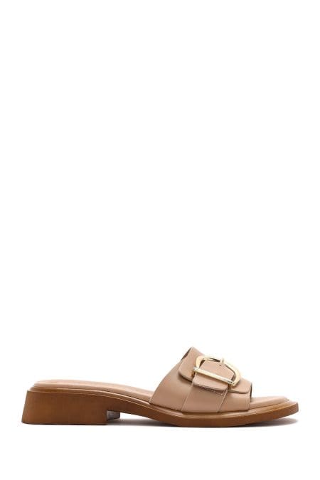 دمپایی زنانه چرمی بژ سگک‌دار دری مد