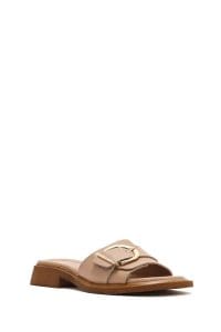 دمپایی زنانه چرمی بژ سگک‌دار دری مد