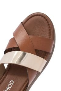 دمپایی زنانه چرمی قهوه‌ای روشن با کف ضخیم دری مد