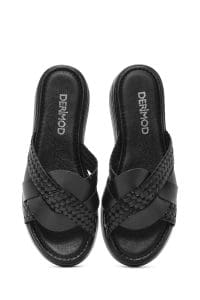 دمپایی زنانه چرمی مشکی با کف ضخیم دری مد