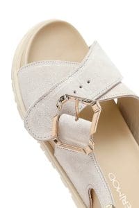 صندل زنانه بژ جیر سگک‌دار دری مد