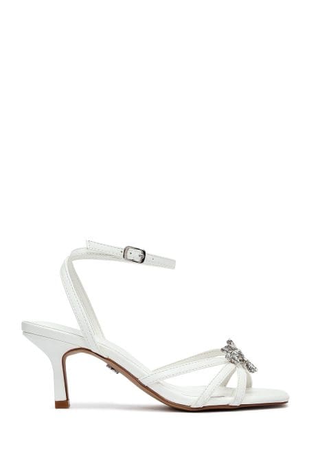 صندل زنانه سفید نگین‌دار پاشنه‌نازک کوتاه بنددار دری مد