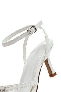 صندل زنانه سفید نگین‌دار پاشنه‌نازک کوتاه بنددار دری مد