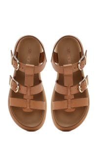 صندل زنانه قهوه‌ای روشن چرم سگک‌دار تخت ضخیم دری مد