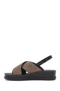 صندل زنانه قهوه‌ای پشت باز سگک‌دار حصیری تخت ضخیم دری مد