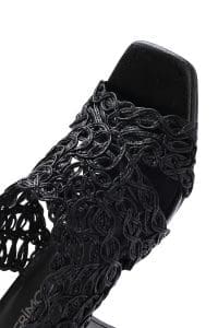 صندل زنانه مشکی متالیک بافت‌دار پاشنه‌نازک کوتاه دری مد