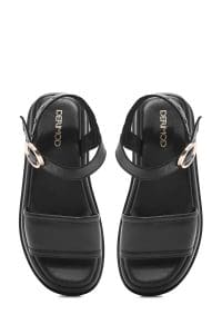 صندل زنانه مشکی چرم بنددار تخت ضخیم دری مد