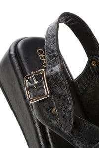 صندل زنانه مشکی چرم بنددار تخت ضخیم دری مد