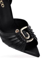 صندل زنانه مشکی چرم پاشنه‌نازک بلند بنددار دری مد