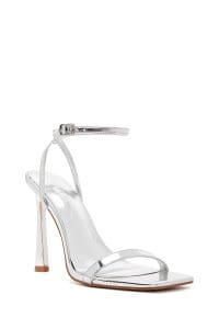 صندل زنانه نقره‌ای متالیک پاشنه نازک بلند بنددار دری مد