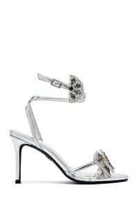 صندل زنانه نقره‌ای نگین‌دار پاشنه‌نازک بنددار دری مد