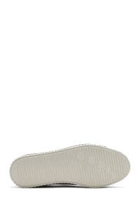 کتونی زنانه چرم سفید بنددار با زیره ضخیم دری مد