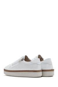 کتونی زنانه چرم سفید بنددار با زیره ضخیم دری مد