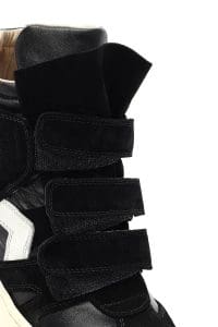 کتونی زنانه چرم مشکی بنددار با لژ بلند دری مد