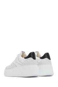 کتونی زنونه چرم سفید بنددار با زیره ضخیم دری مد