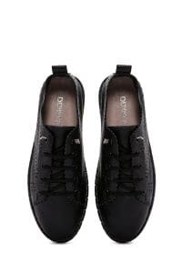 کتونی زنونه چرم طرحدار مشکی بنددار راحتی دری مد