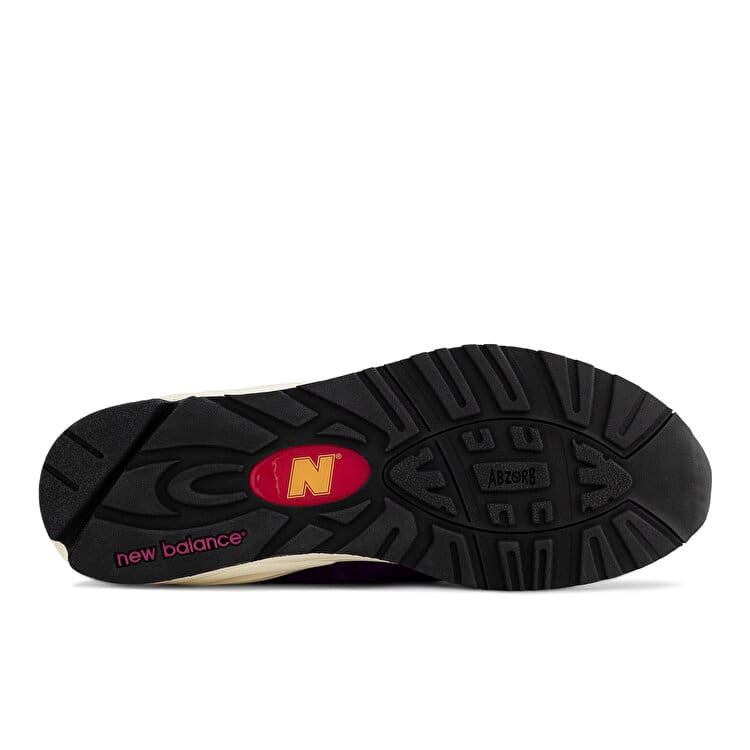 کتونی نیو بالانس New Balance 990  اورجینال_68b3a8e1b620c.jpeg کتونی نیو بالانس New Balance 990  اورجینال