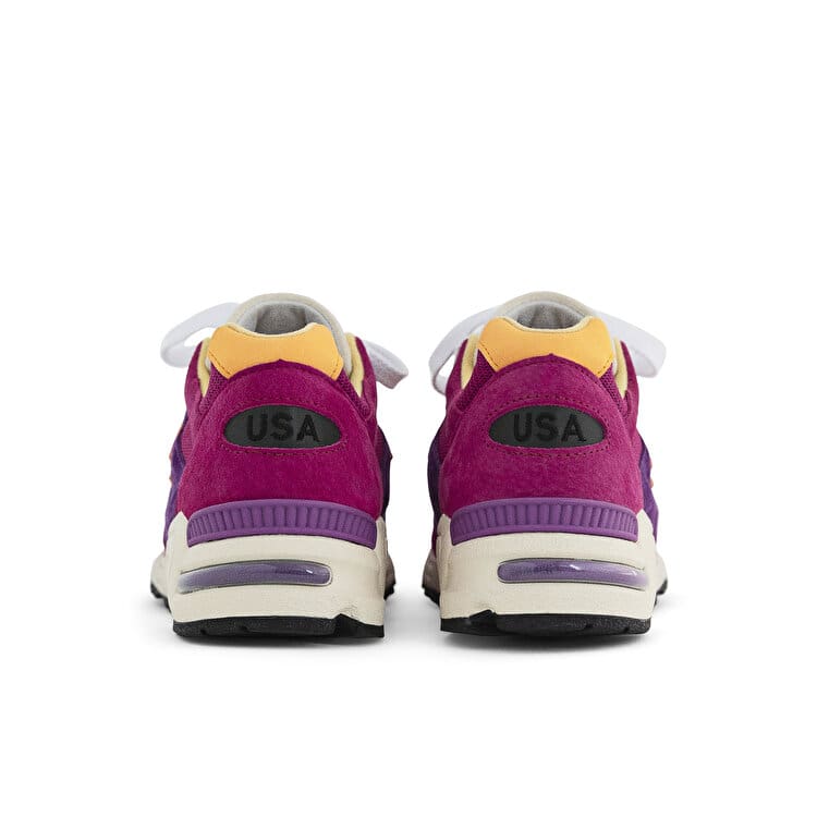 کتونی نیو بالانس New Balance 990  اورجینال_68b3a8e42ba62.jpeg کتونی نیو بالانس New Balance 990  اورجینال