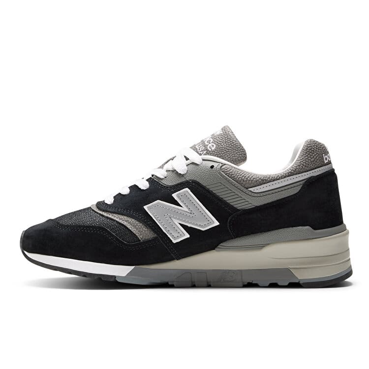 کتونی نیو بالانس New Balance Made in USA 997  اورجینال_68b3a66aa1364.jpeg کتونی نیو بالانس New Balance Made in USA 997  اورجینال