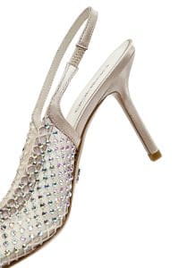 کفش زنانه بژ چرم نگین‌دار پاشنه نازک پشت باز دری مد