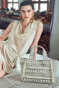 کیف زنانه دستی پارچه‌ای طرح‌دار مشکی چاپ سنگی Kastamonu بند بلند دری مد