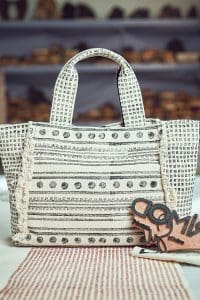 کیف زنانه دستی پارچه‌ای طرح‌دار مشکی چاپ سنگی Kastamonu بند بلند دری مد