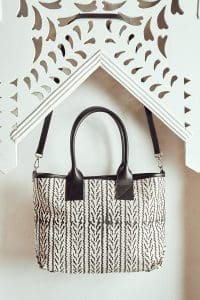 کیف زنانه دوشی مشکی طرح‌دار چاپ سنگی Kastamonu دری مد