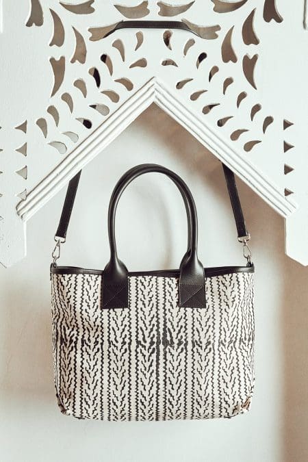 کیف زنانه دوشی مشکی طرح‌دار چاپ سنگی Kastamonu دری مد