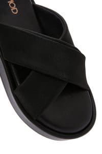 دمپایی زنانه مشکی ضخیم‌تنه دری مد