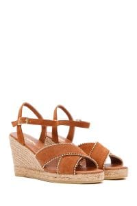 صندل زنانه اسپادریل قهوه‌ای روشن پاشنه یکسره گیوه ای بندی جیر دری مد