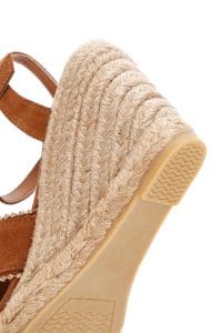 صندل زنانه اسپادریل قهوه‌ای روشن پاشنه یکسره گیوه ای بندی جیر دری مد