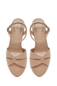 صندل زنانه بژ بنددار پاشنه لژ کنفی دری مد