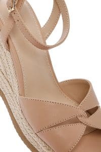 صندل زنانه بژ بنددار پاشنه لژ کنفی دری مد