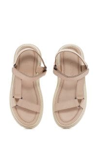 صندل زنانه بژ بندی چرمی راحتی دری مد