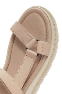 صندل زنانه بژ بندی چرمی راحتی دری مد