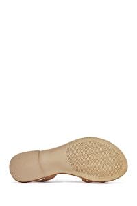 صندل زنانه قهوه‌ای روشن نگین‌دار چرم انگشتی دری مد